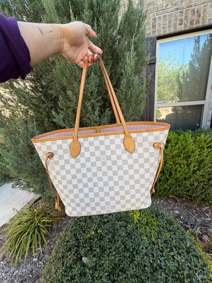Louis Vuitton Neverfull MM – Damier Azur with Wristlet