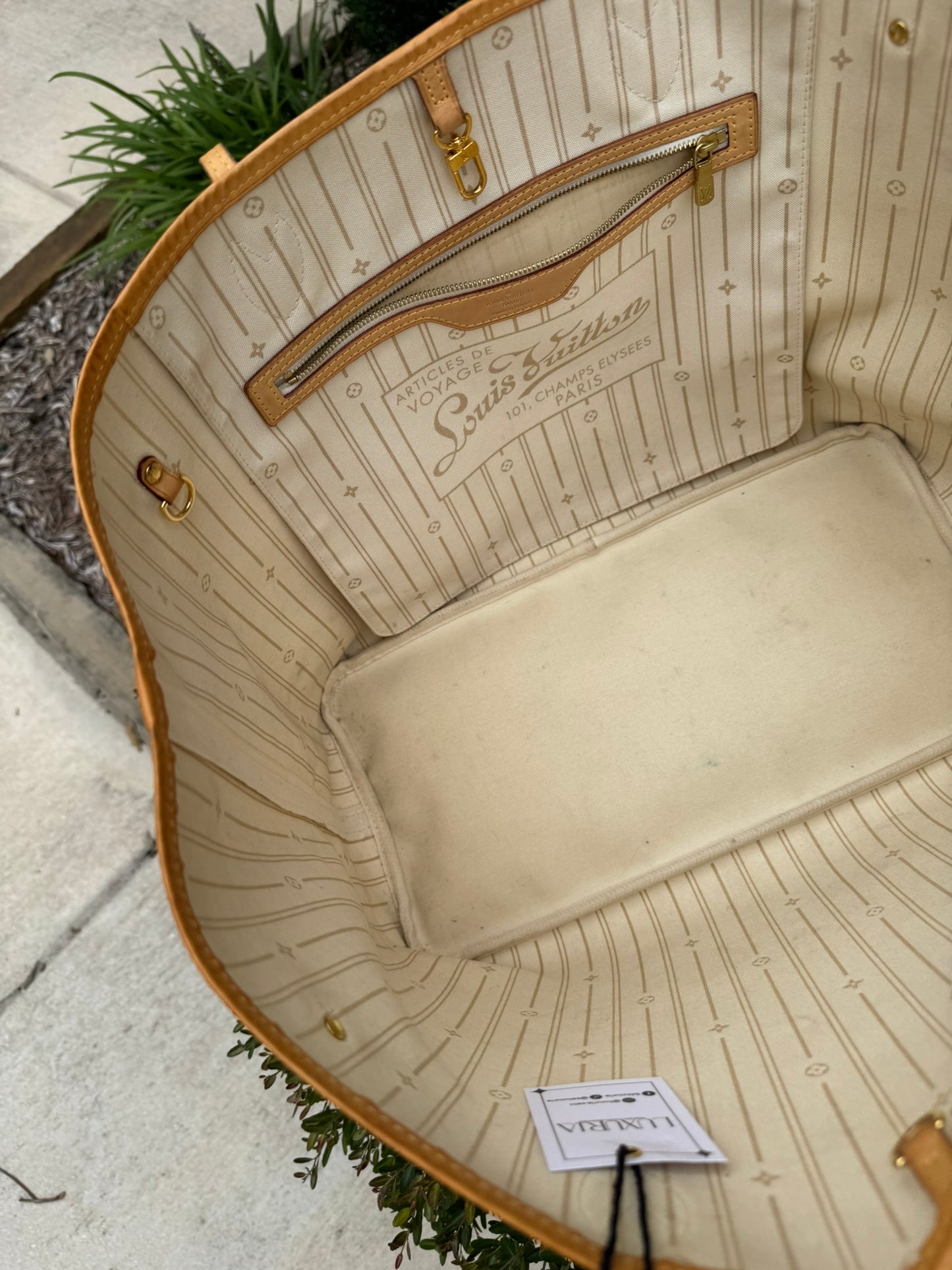 Louis Vuitton Neverfull GM in Damier Azur Canvas