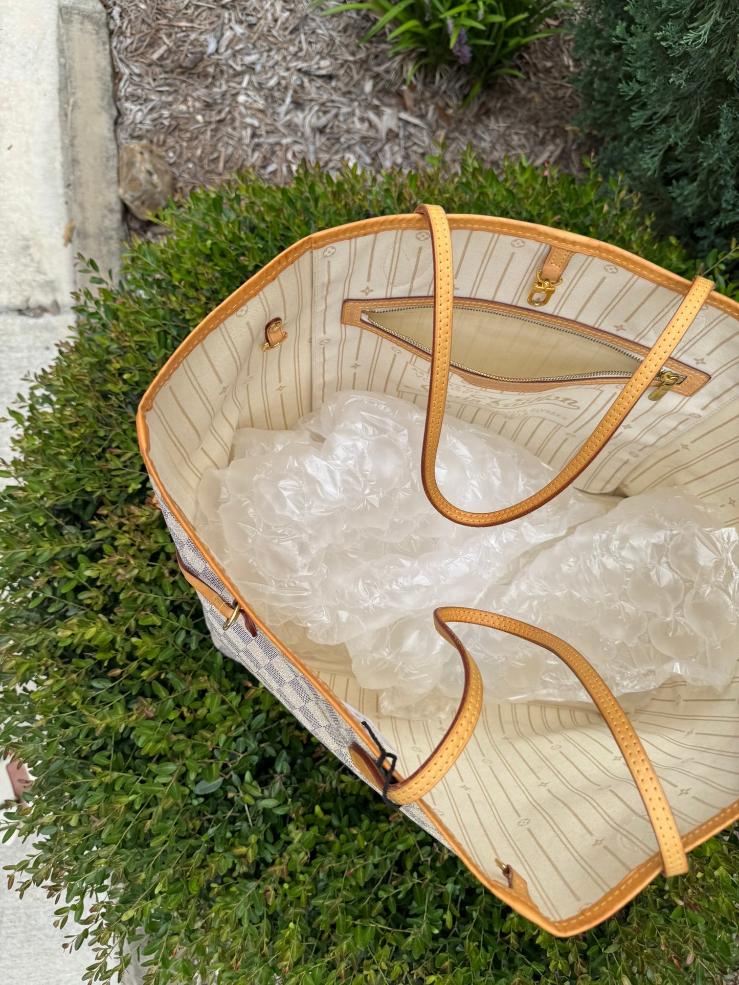 Louis Vuitton Neverfull GM in Damier Azur Canvas