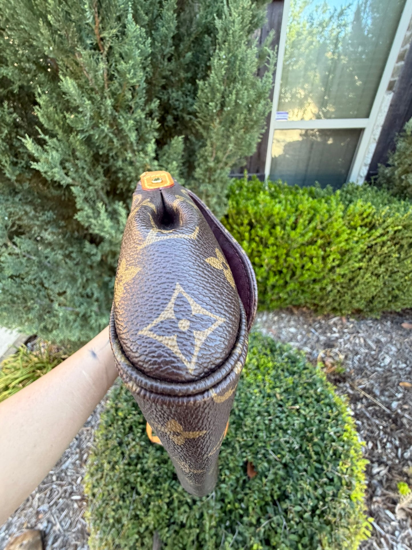 Louis Vuitton Favorite MM – Monogram Canvas