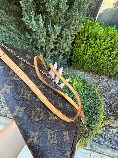 Louis Vuitton Favorite MM – Monogram Canvas