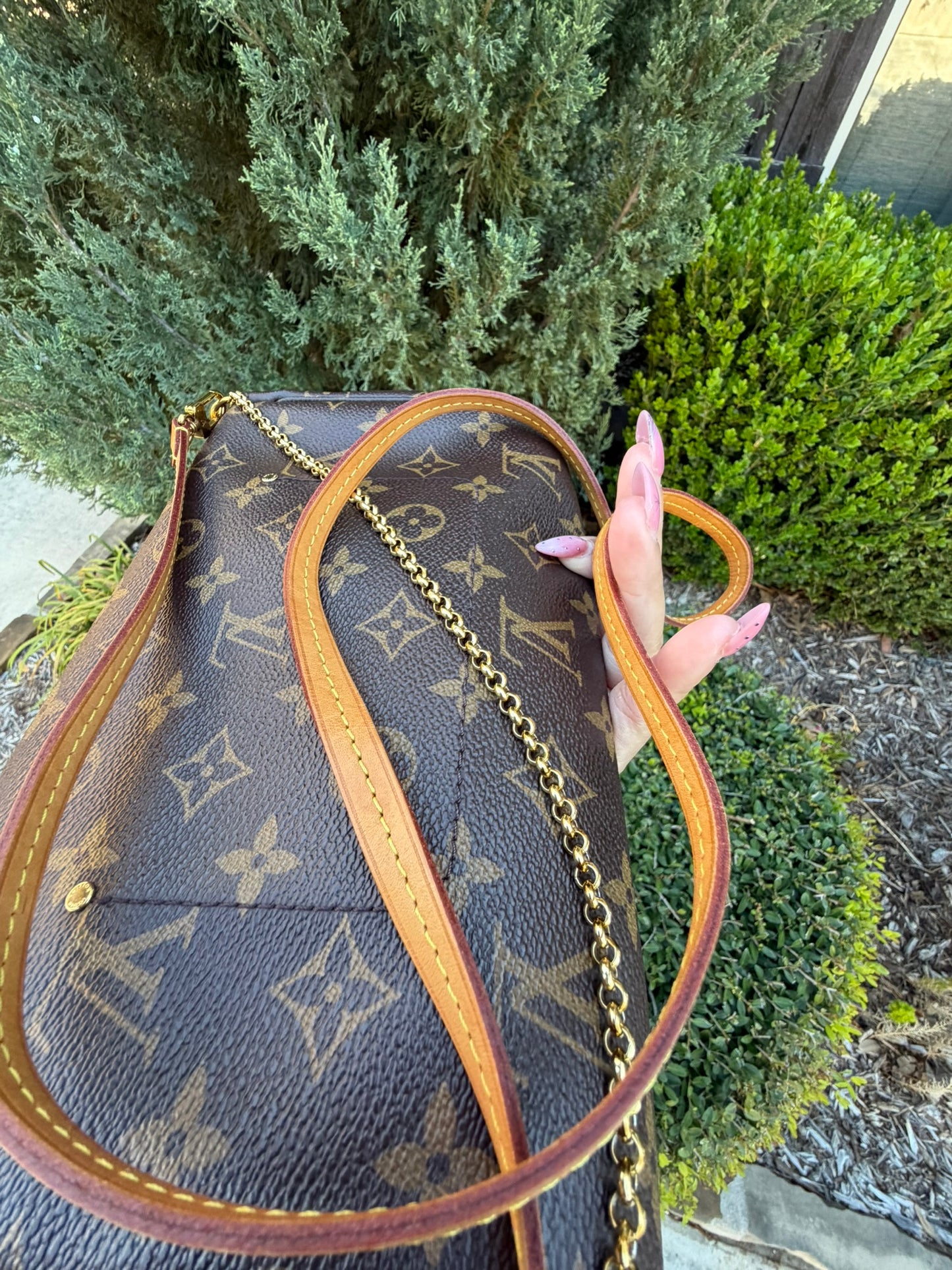 Louis Vuitton Favorite MM – Monogram Canvas