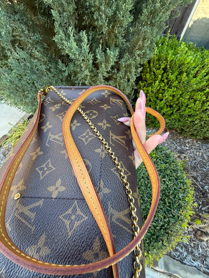 Louis Vuitton Favorite MM – Monogram Canvas