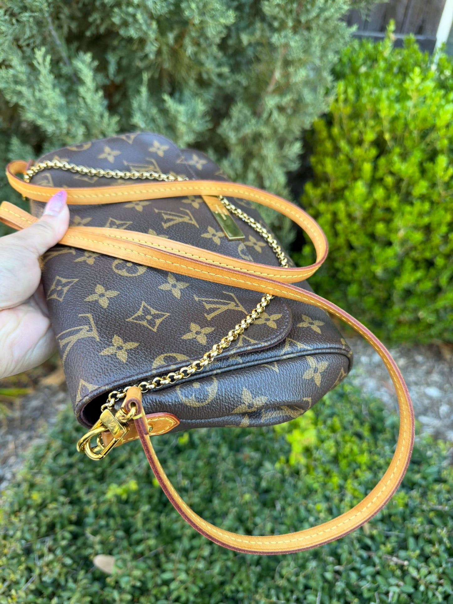 Louis Vuitton Favorite MM – Monogram Canvas