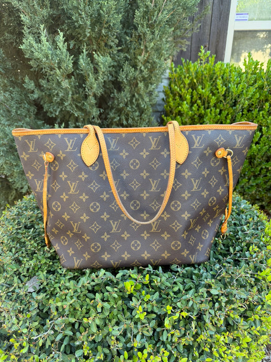 Louis Vuitton Neverfull MM in Monogram Canvas