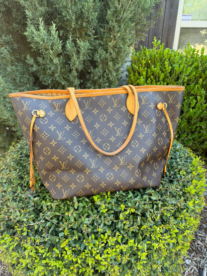 Louis Vuitton Neverfull MM in Monogram Canvas