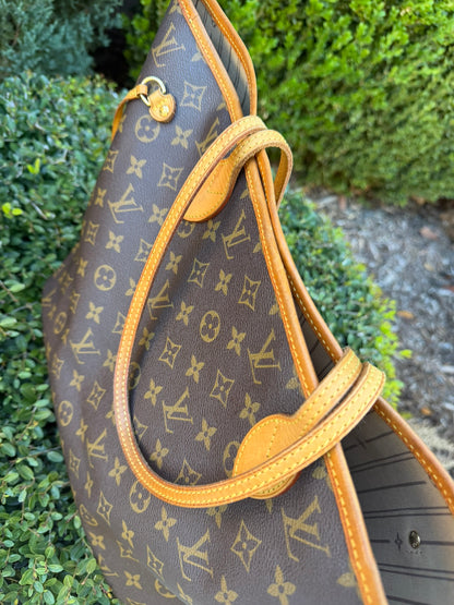 Louis Vuitton Neverfull MM in Monogram Canvas
