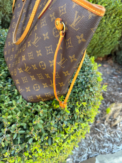 Louis Vuitton Neverfull MM in Monogram Canvas