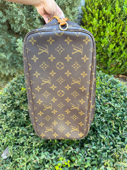 Louis Vuitton Neverfull MM in Monogram Canvas