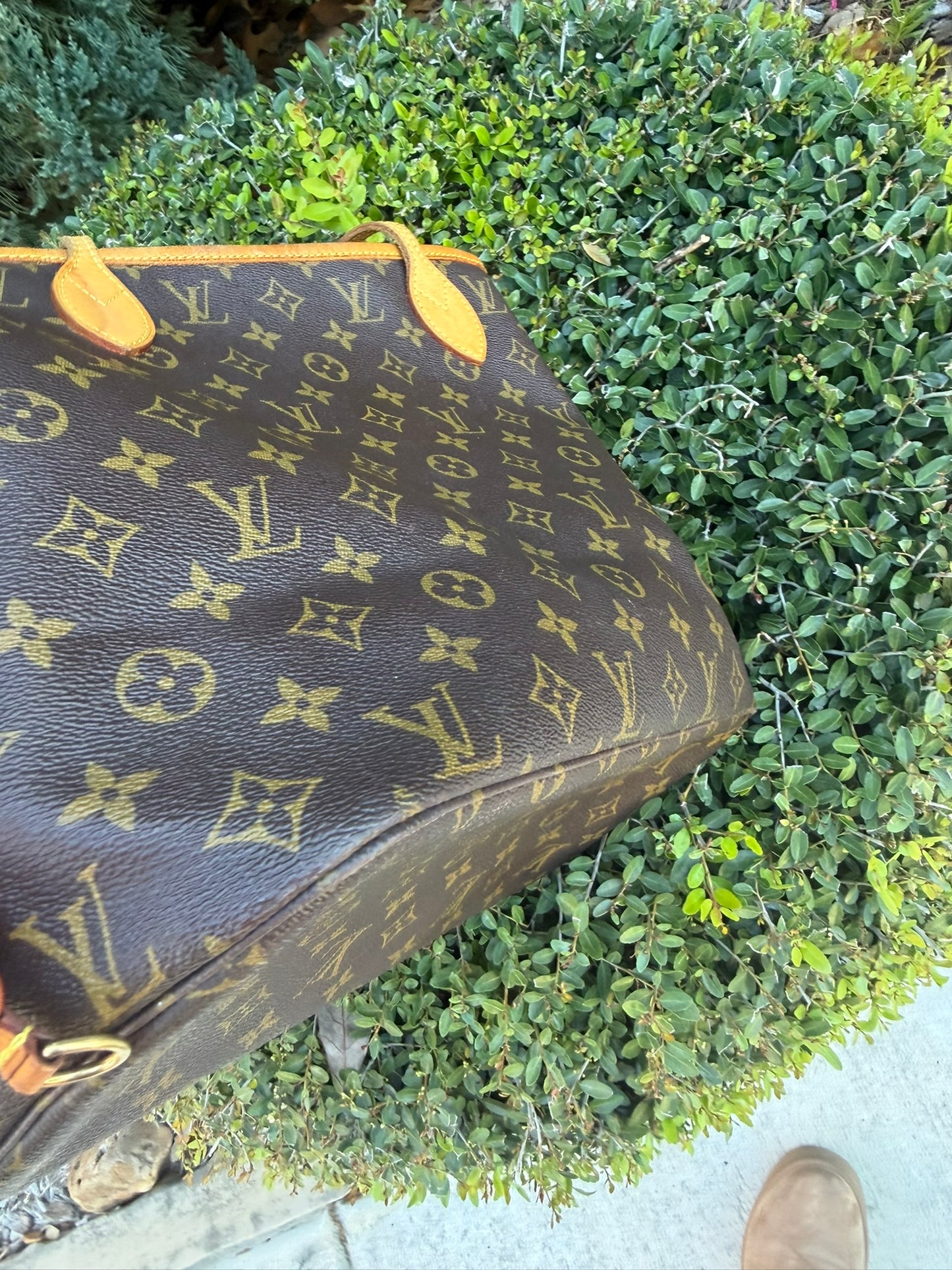 Louis Vuitton Neverfull MM in Monogram Canvas