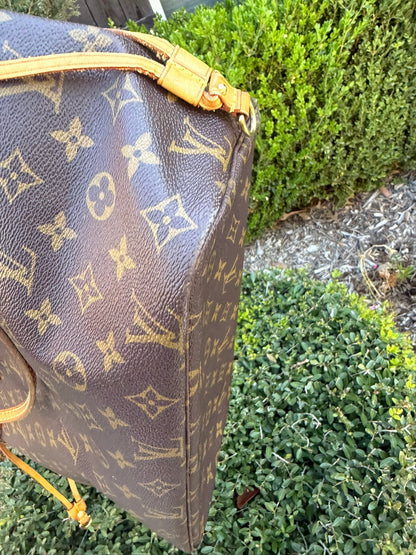 Louis Vuitton Neverfull MM in Monogram Canvas