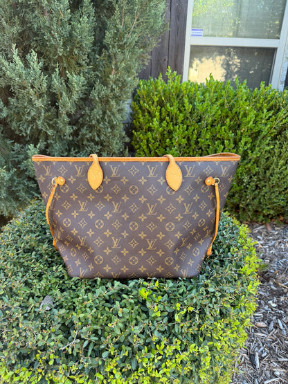 Louis Vuitton Neverfull MM in Monogram Canvas