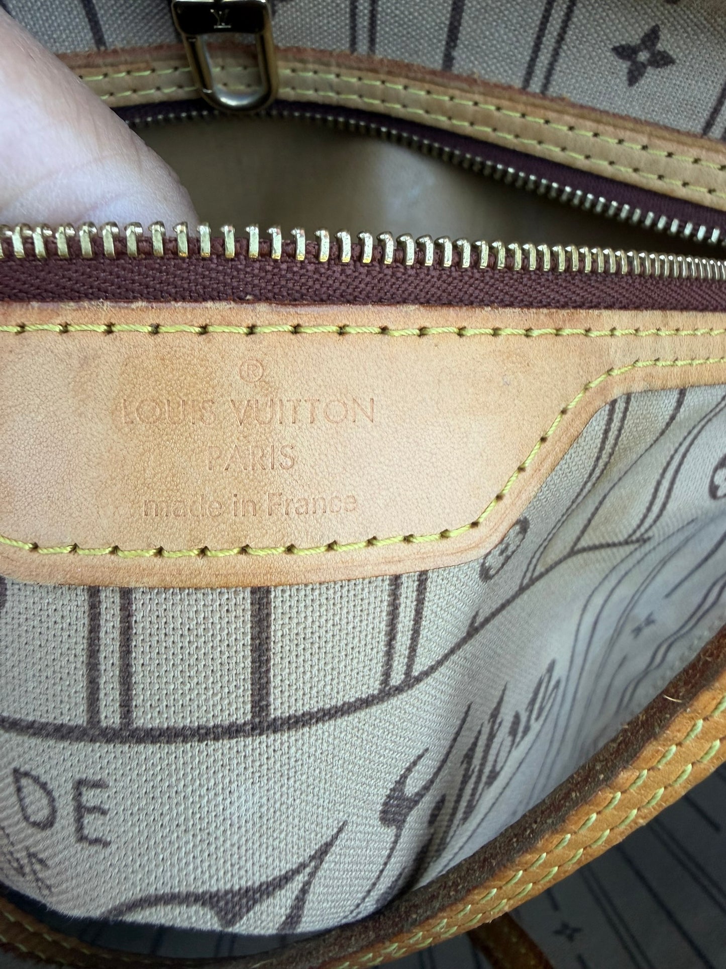 Louis Vuitton Neverfull MM in Monogram Canvas