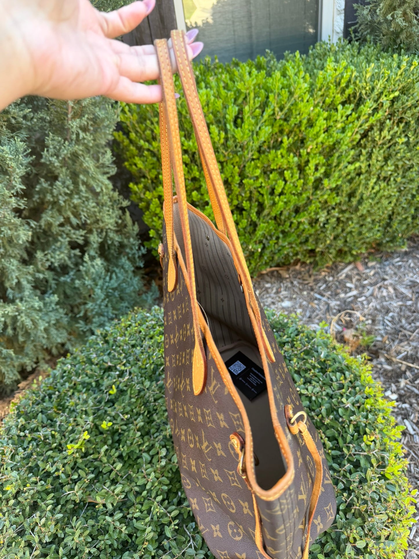 Louis Vuitton Neverfull MM in Monogram Canvas