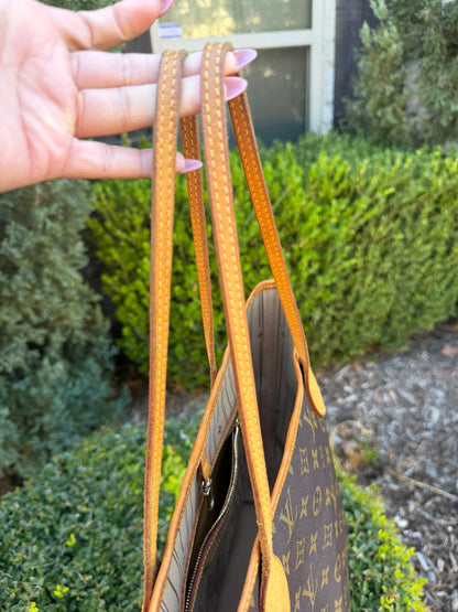 Louis Vuitton Neverfull MM in Monogram Canvas