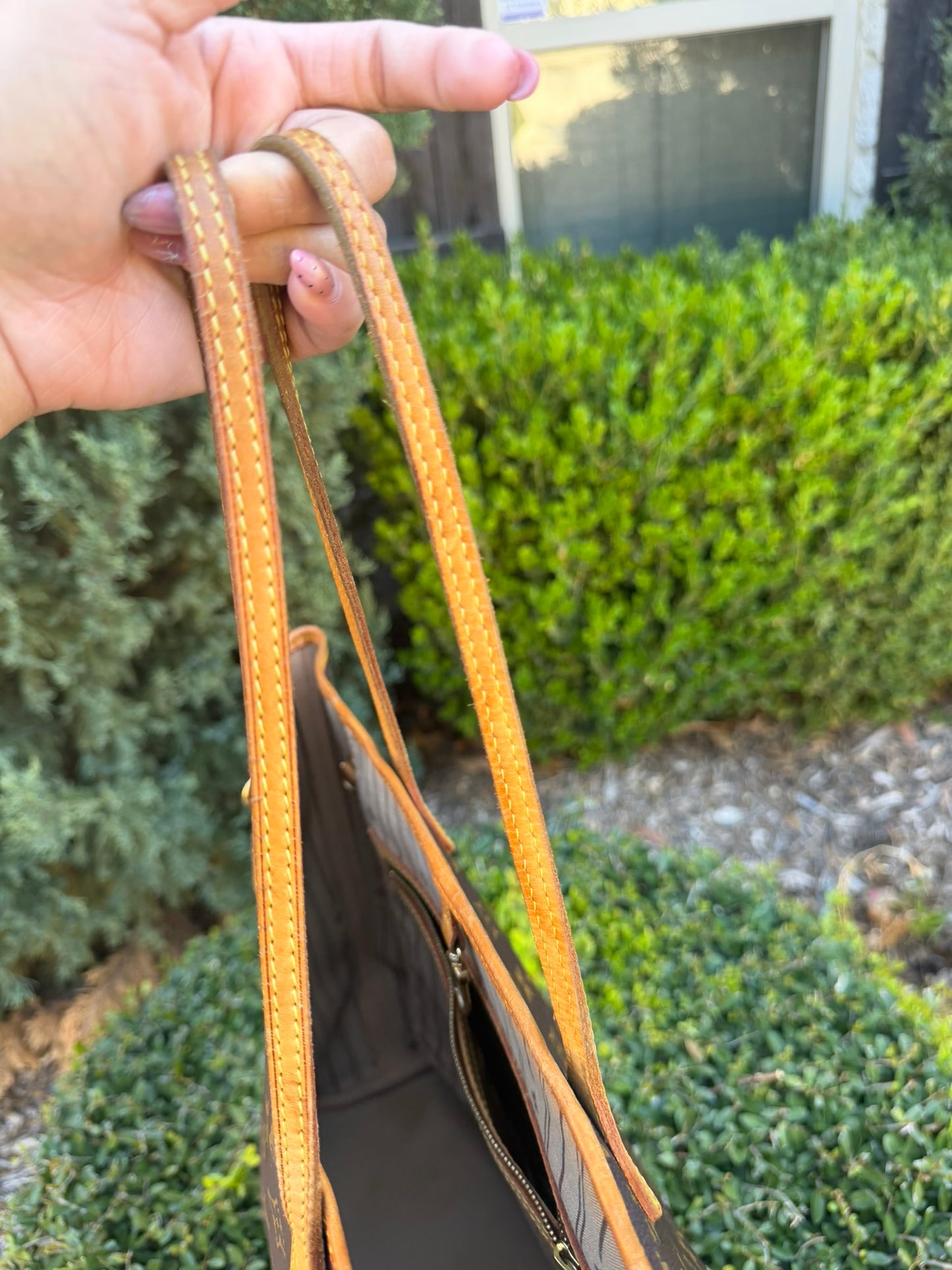 Louis Vuitton Neverfull MM in Monogram Canvas