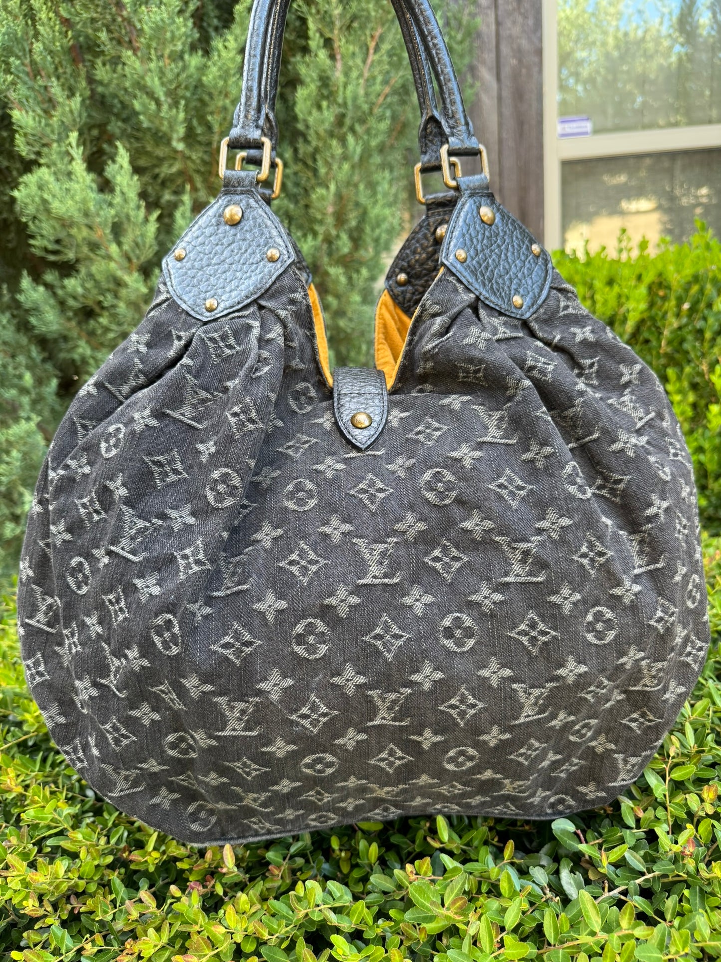 Louis Vuitton Mahina XL
