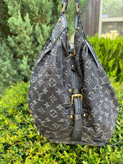 Louis Vuitton Mahina XL