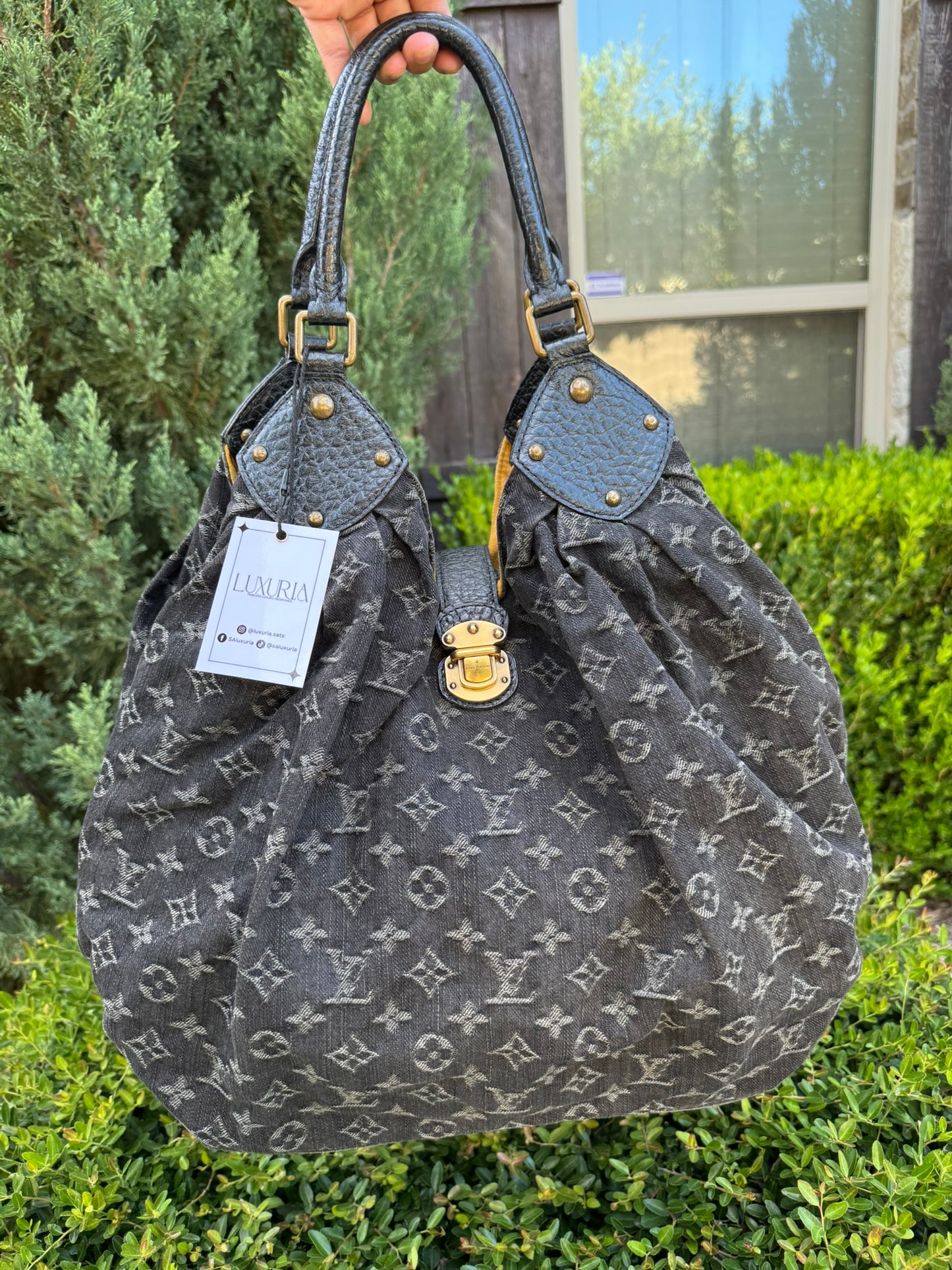 Louis Vuitton Mahina XL
