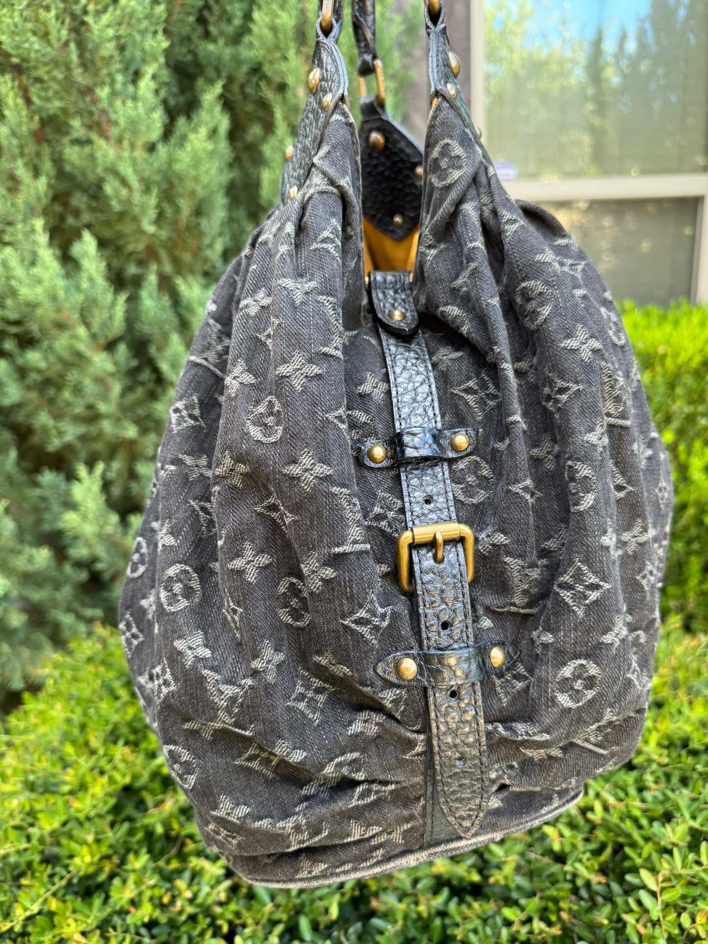 Louis Vuitton Mahina XL