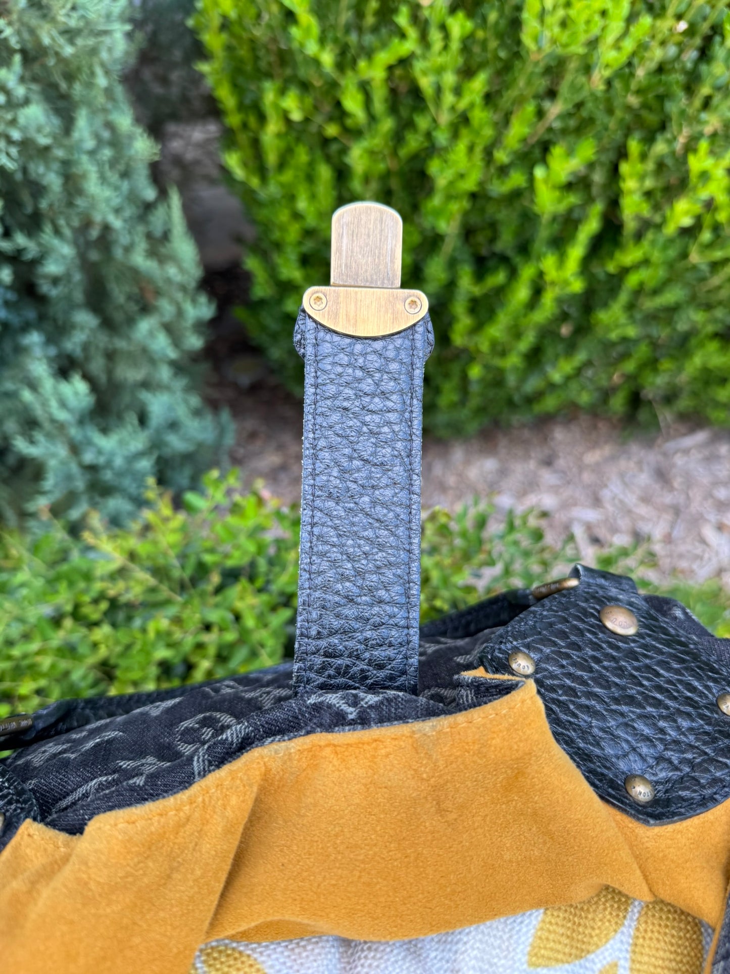 Louis Vuitton Mahina XL