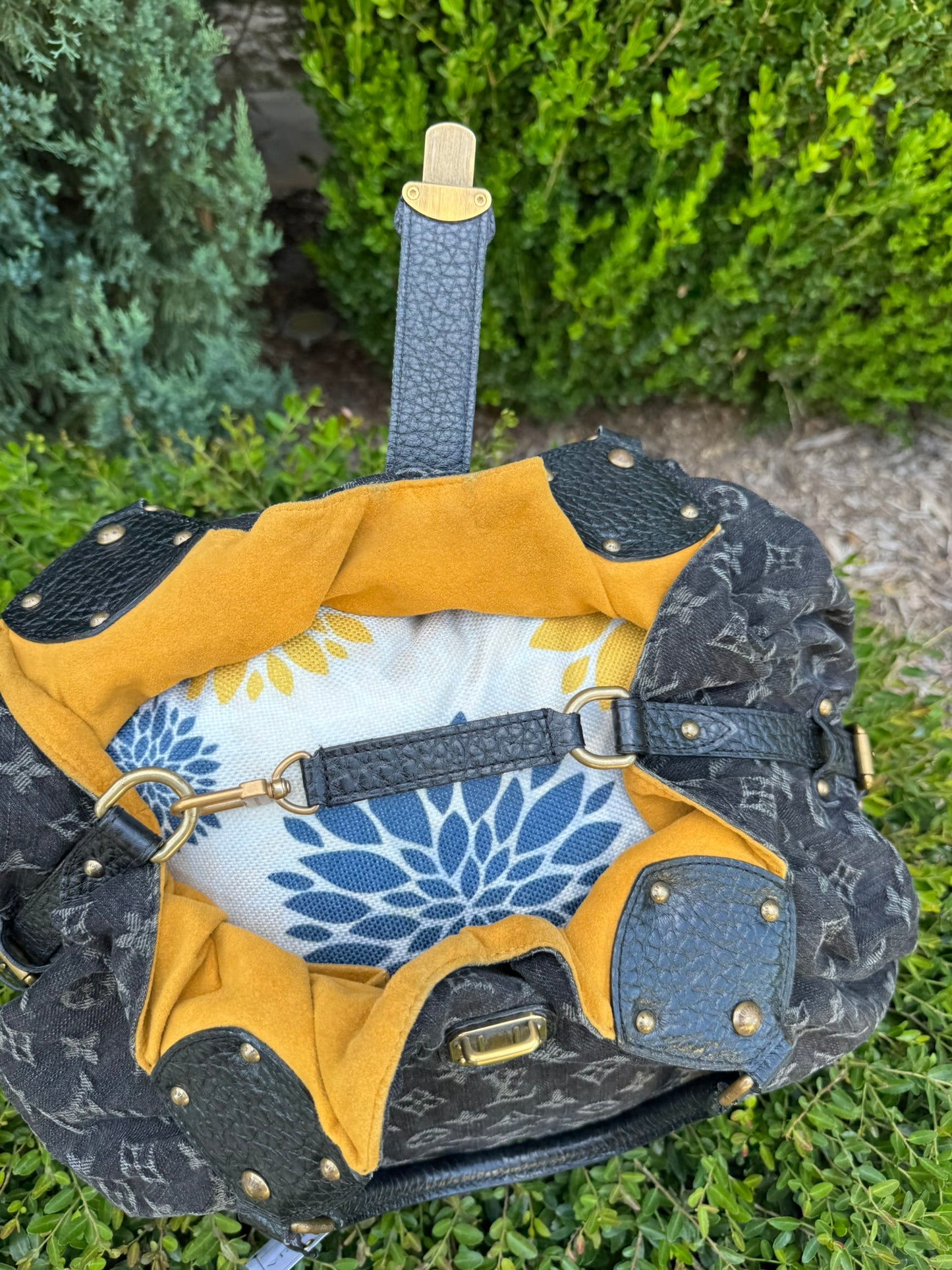 Louis Vuitton Mahina XL