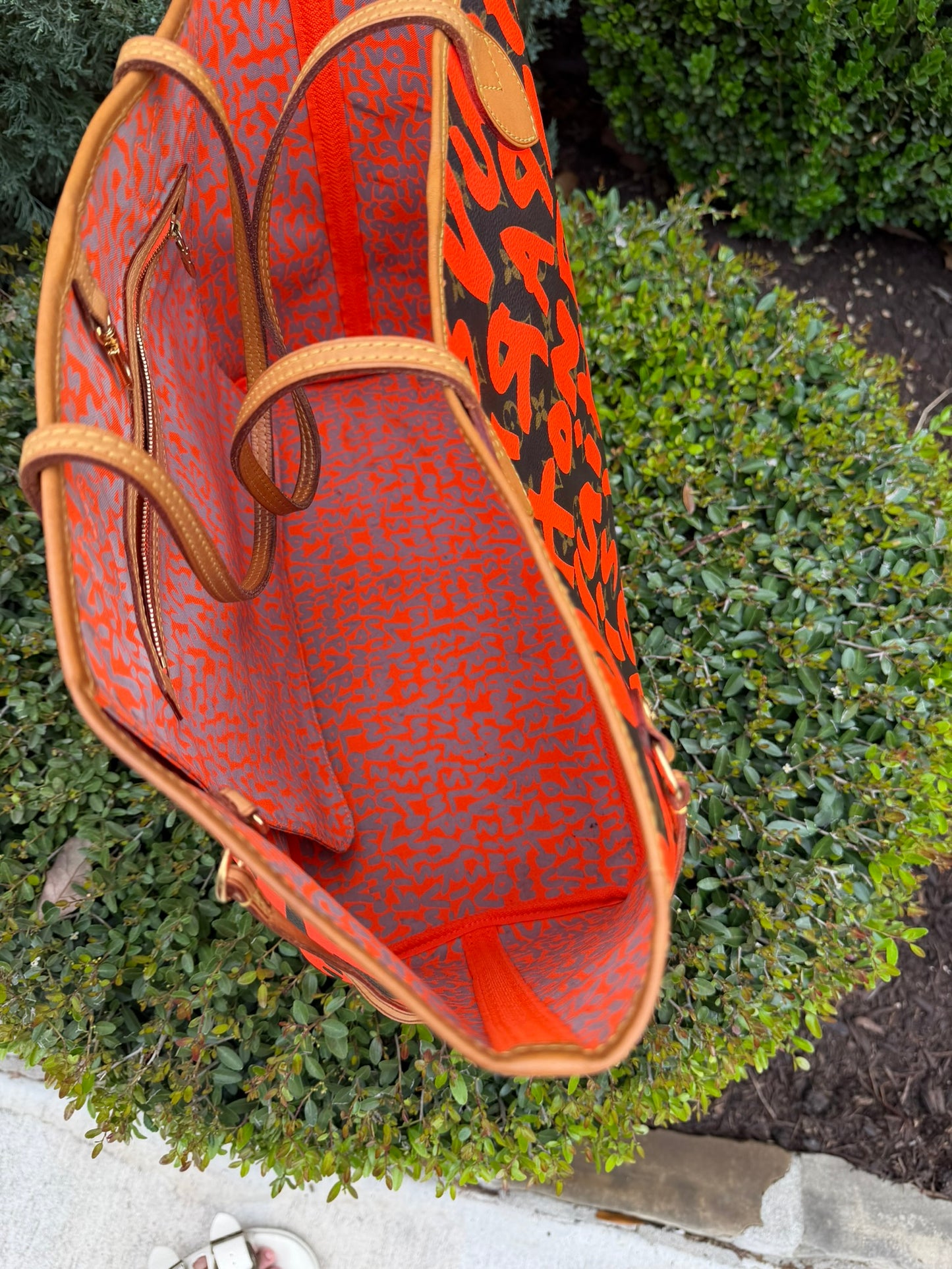 Louis Vuitton Neverfull GM – Monogram Graffiti Orange