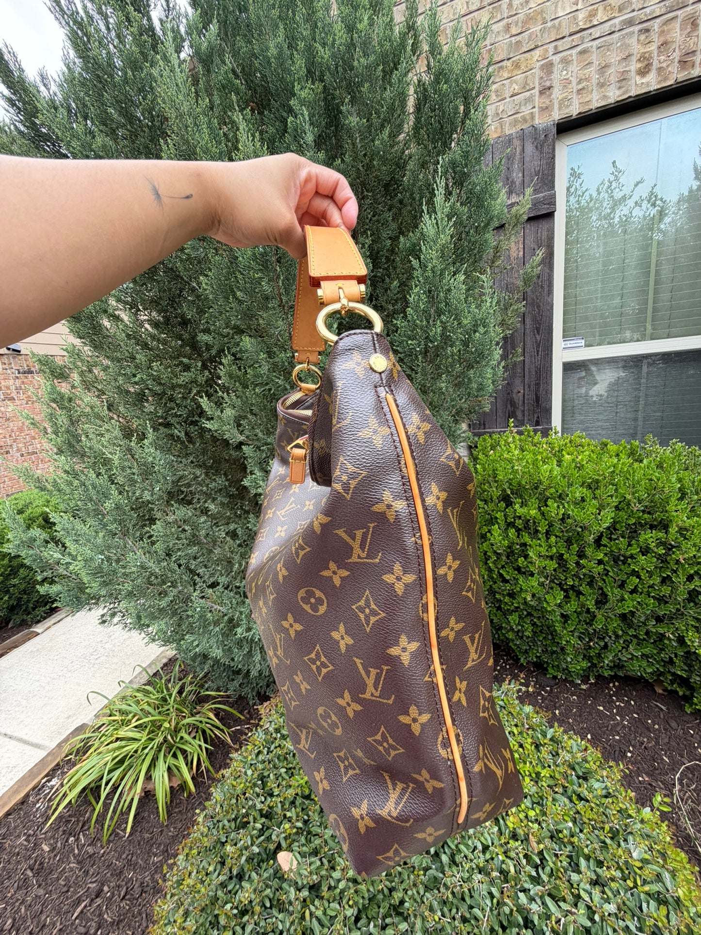 Louis Vuitton Sully – Monogram Canvas