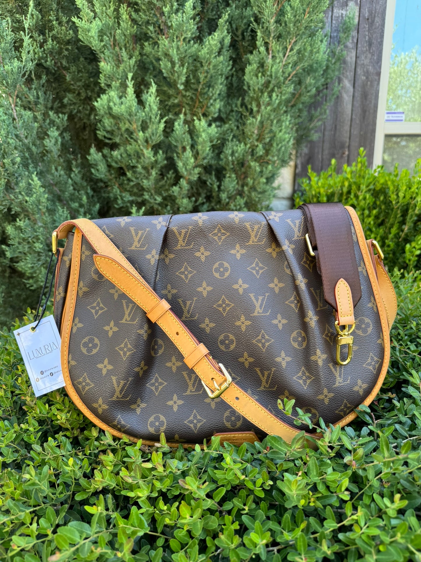 Louis Vuitton Menilmontant MM