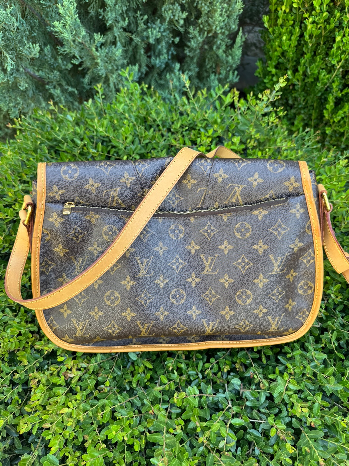 Louis Vuitton Menilmontant MM