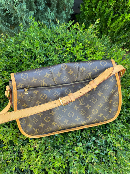 Louis Vuitton Menilmontant MM