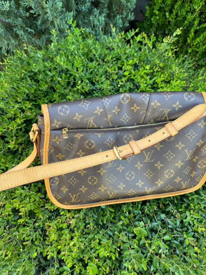 Louis Vuitton Menilmontant MM