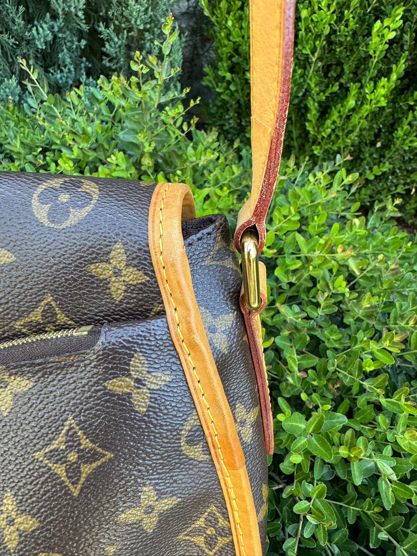 Louis Vuitton Menilmontant MM