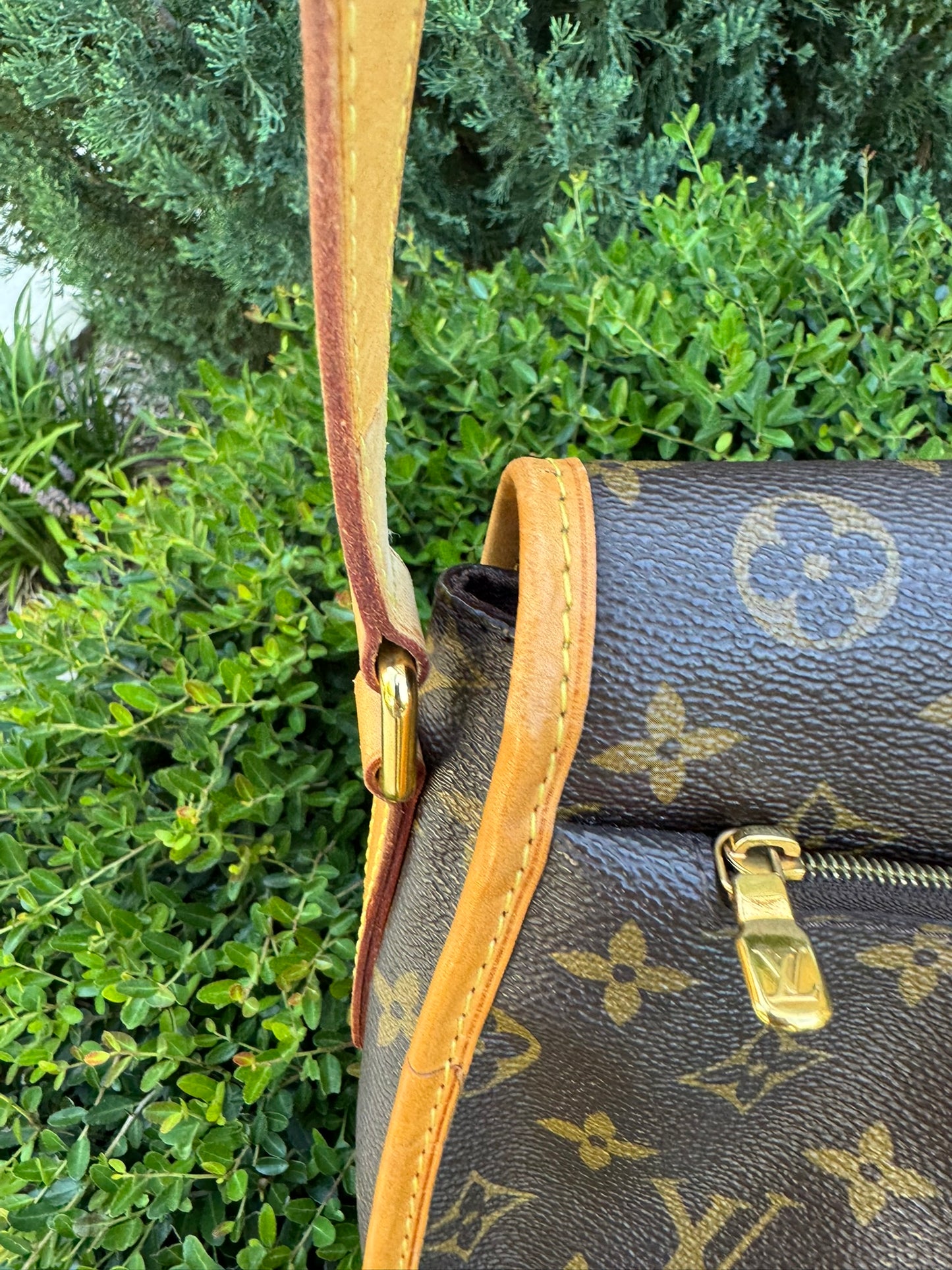 Louis Vuitton Menilmontant MM