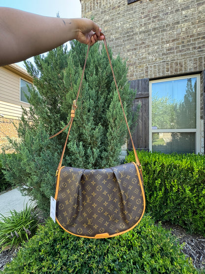 Louis Vuitton Menilmontant MM