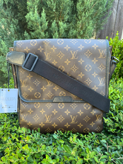 Louis Vuitton Bass Messenger MM
