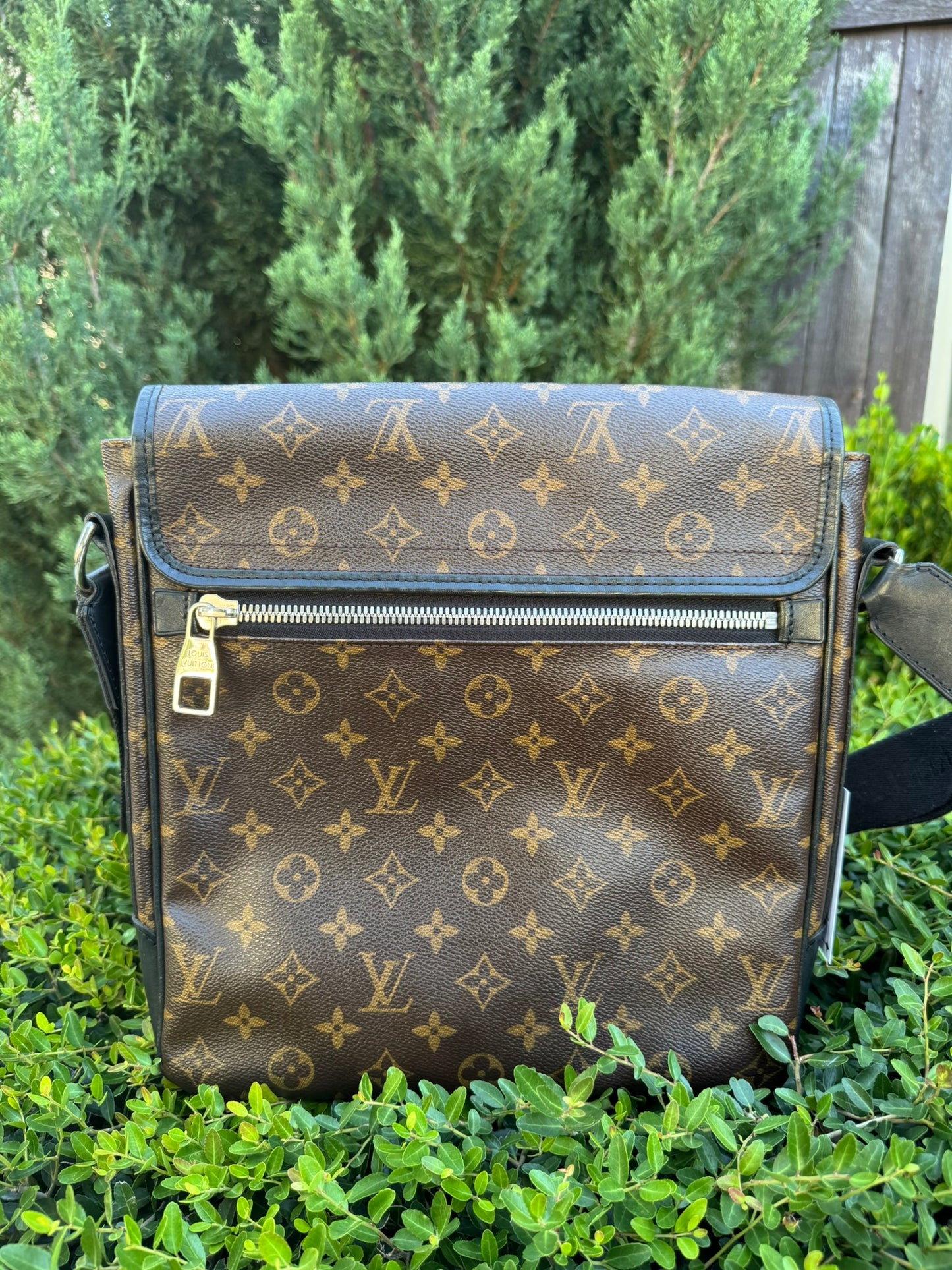 Louis Vuitton Bass Messenger MM
