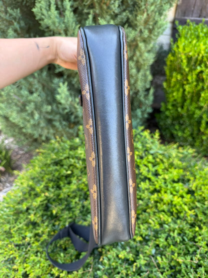 Louis Vuitton Bass Messenger MM