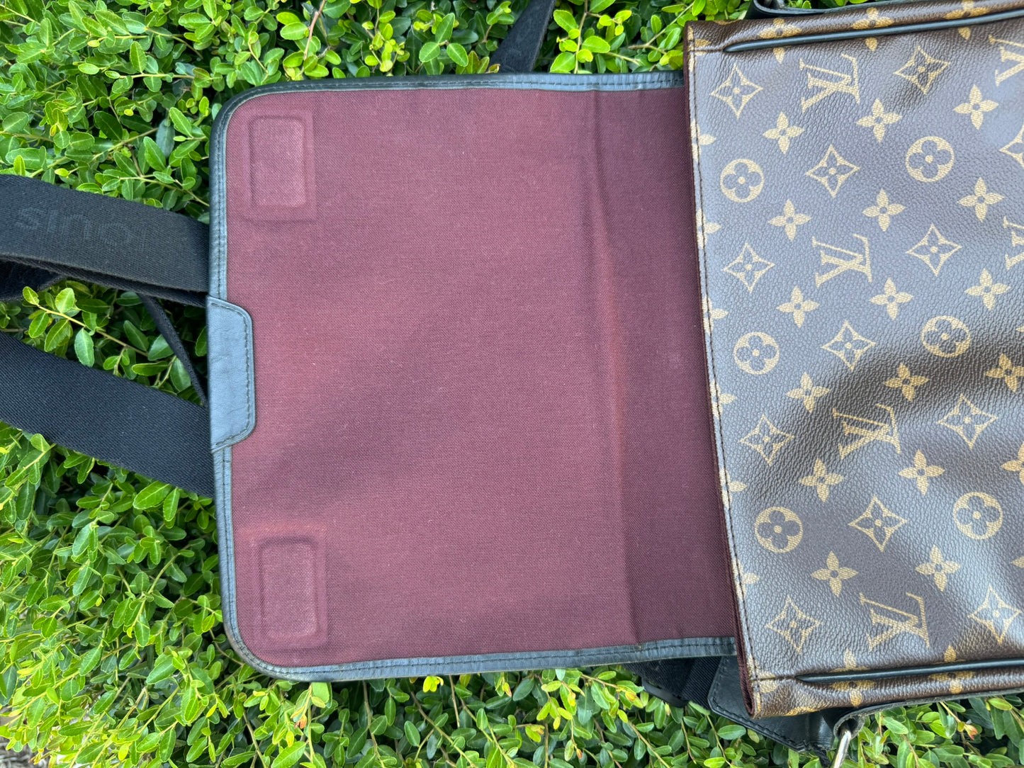 Louis Vuitton Bass Messenger MM