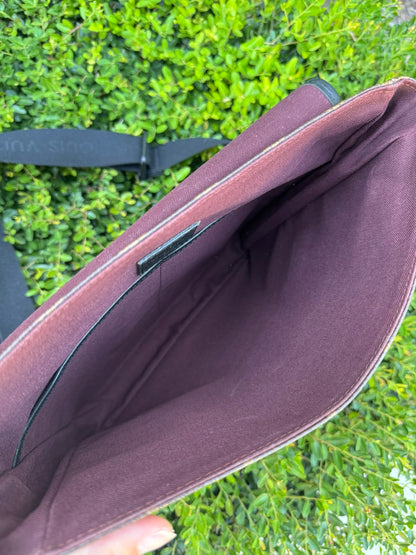 Louis Vuitton Bass Messenger MM