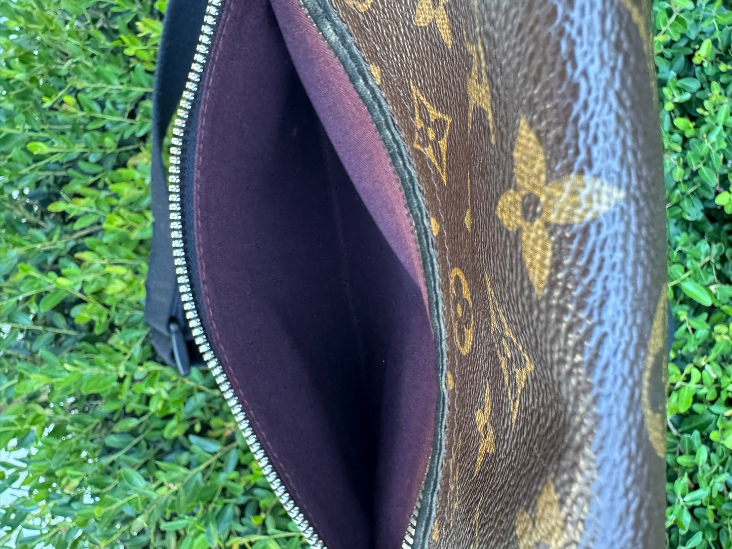 Louis Vuitton Bass Messenger MM