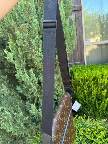 Louis Vuitton Bass Messenger MM