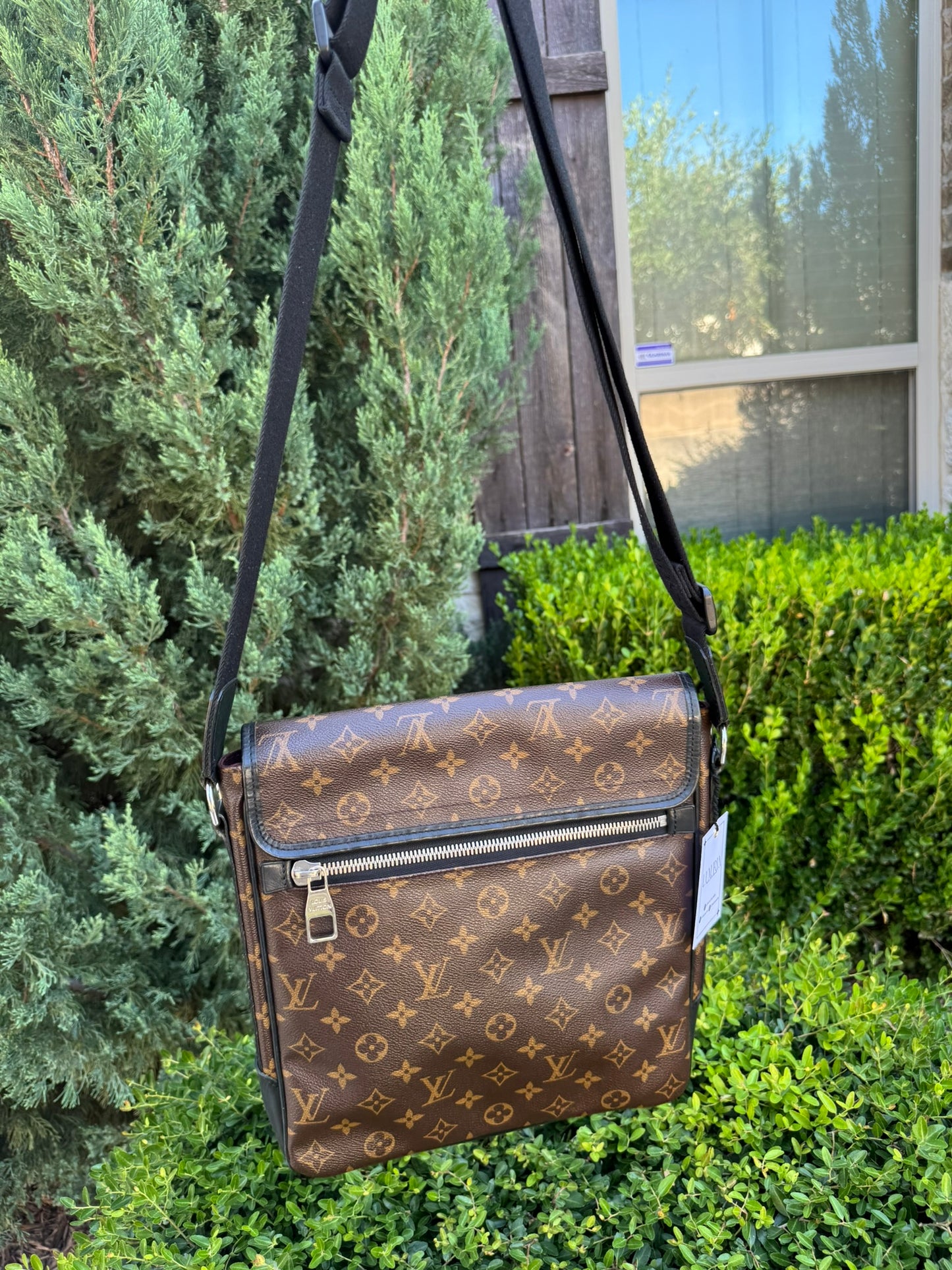 Louis Vuitton Bass Messenger MM