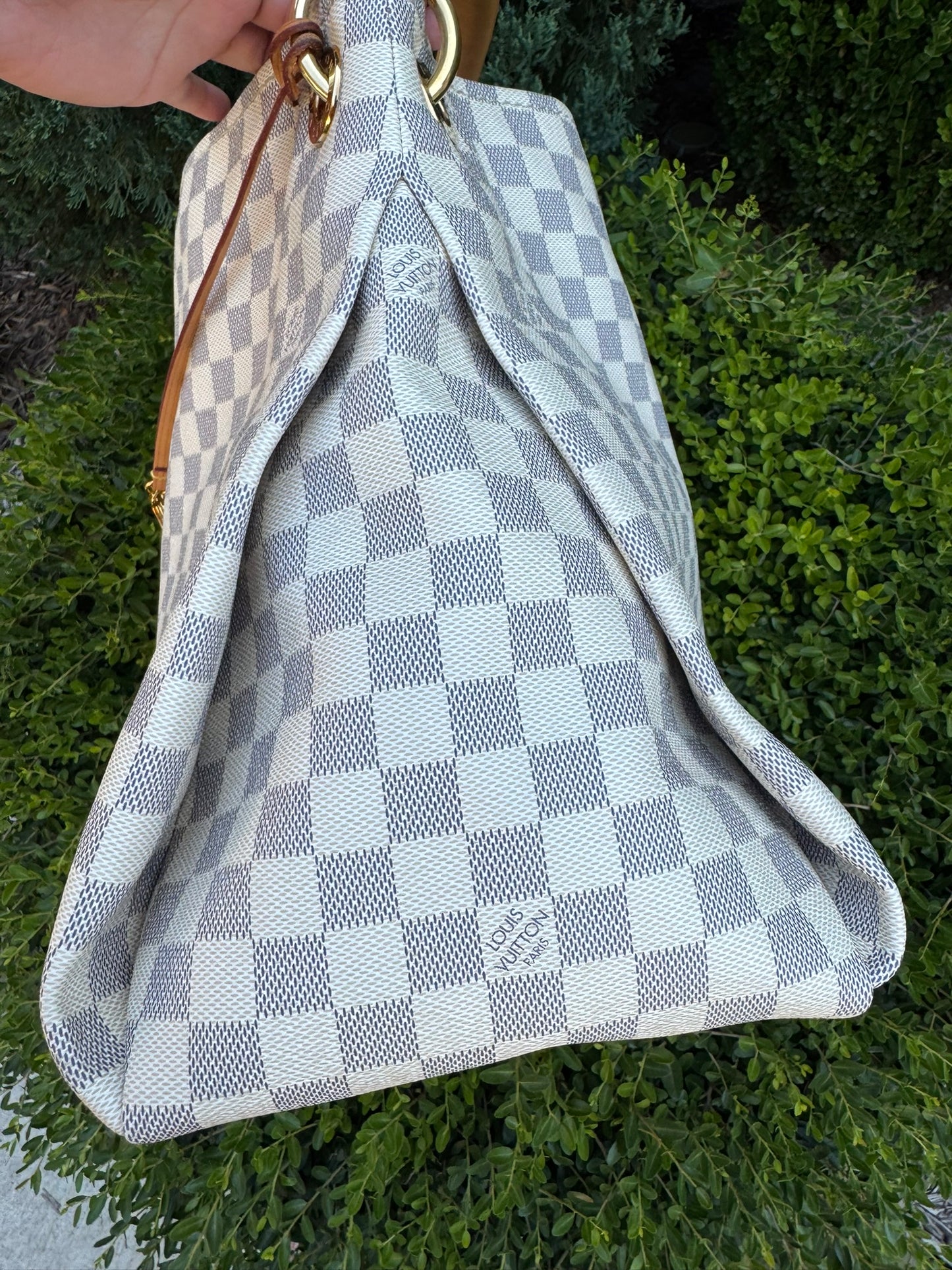 Louis Vuitton Artsy MM in Damier Azur Canvas