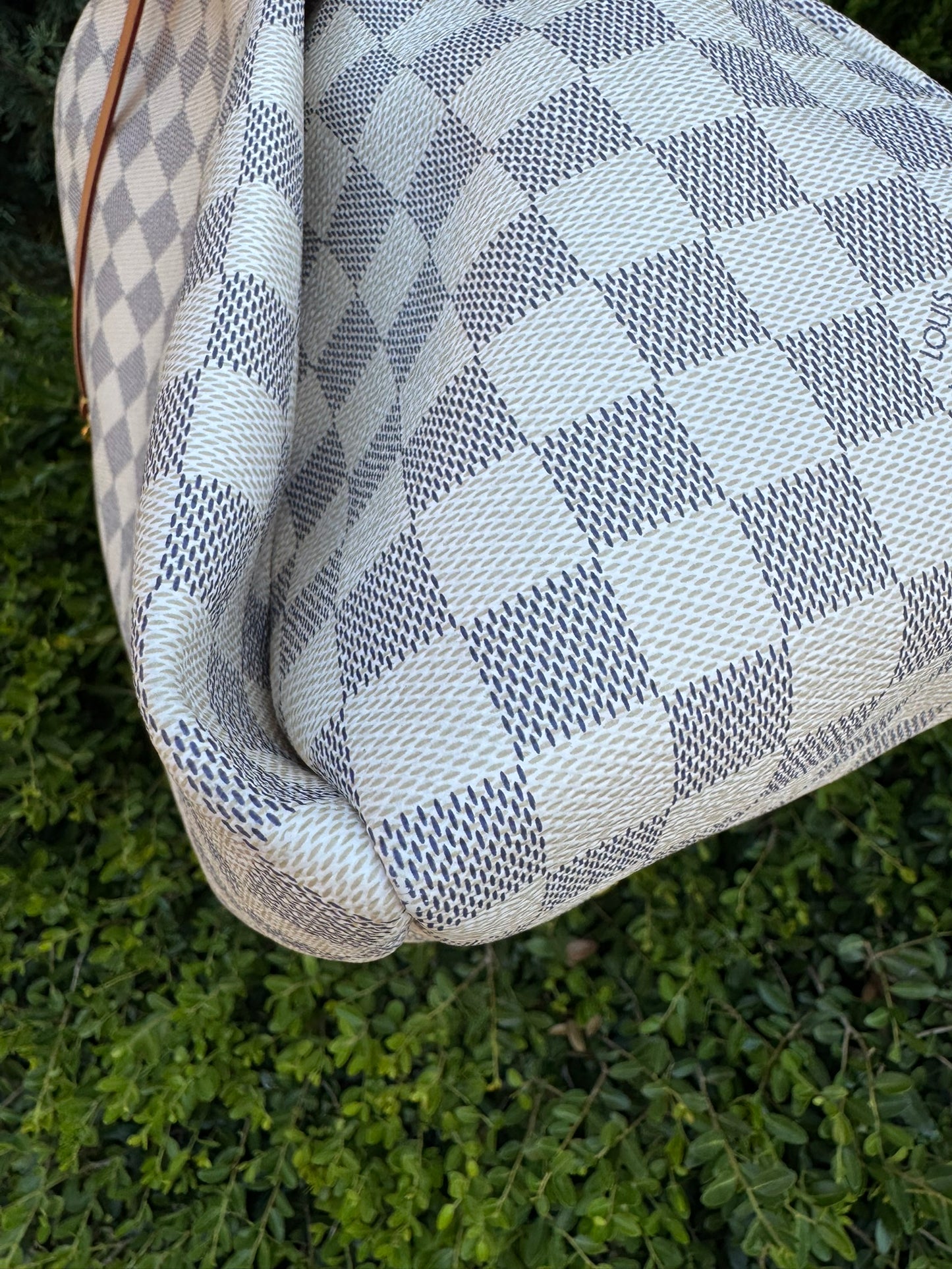 Louis Vuitton Artsy MM in Damier Azur Canvas