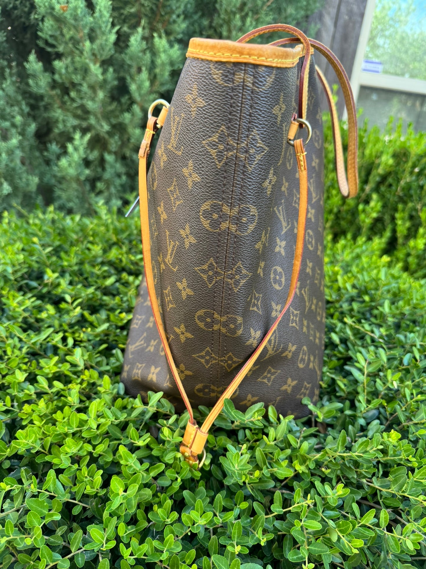 Louis Vuitton Neverfull GM in Monogram Canvas