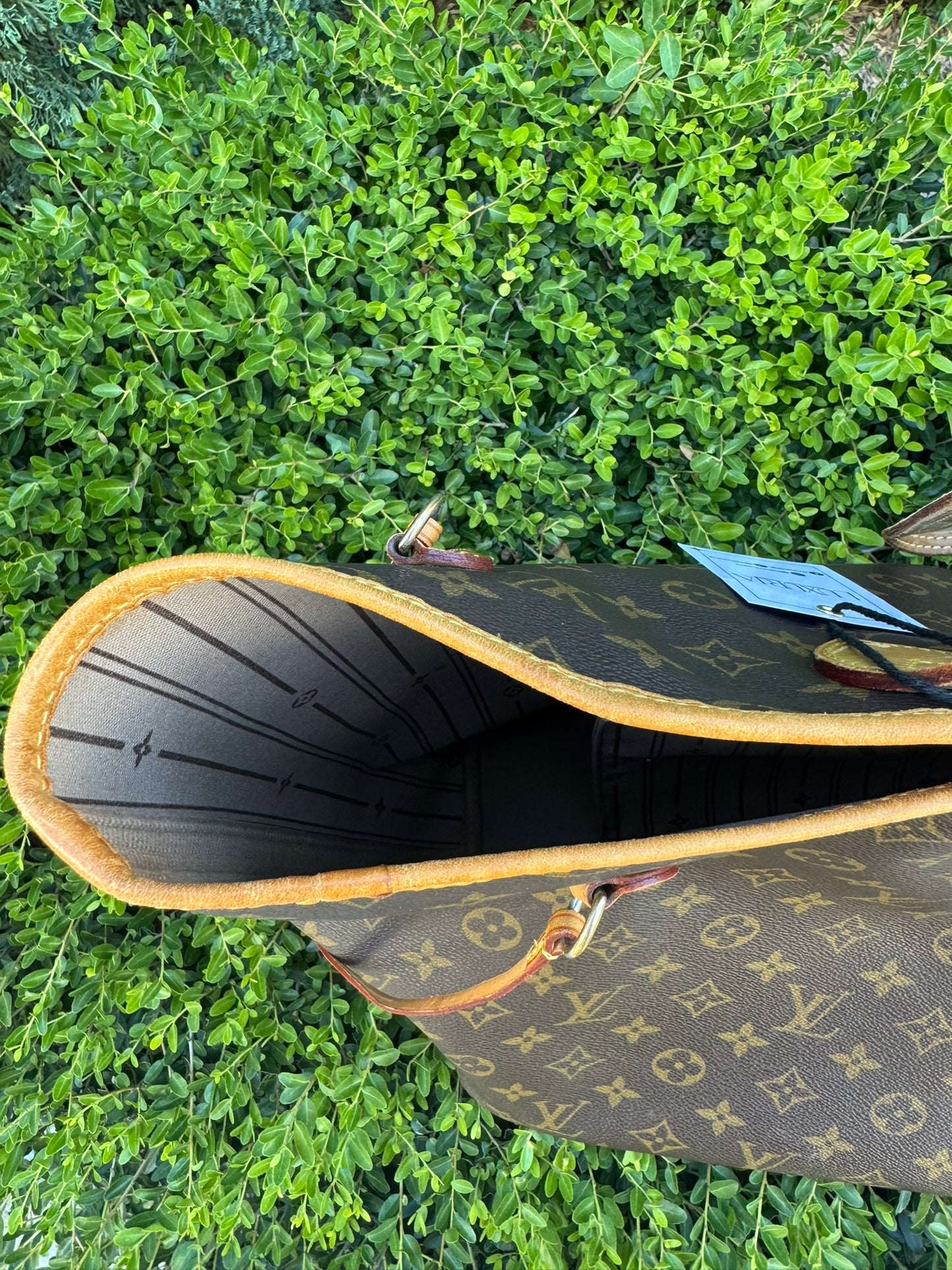 Louis Vuitton Neverfull GM in Monogram Canvas