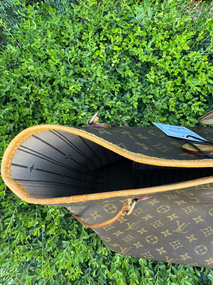 Louis Vuitton Neverfull GM in Monogram Canvas