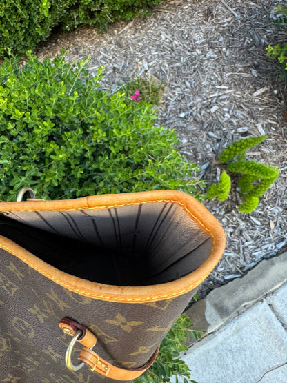 Louis Vuitton Neverfull GM in Monogram Canvas