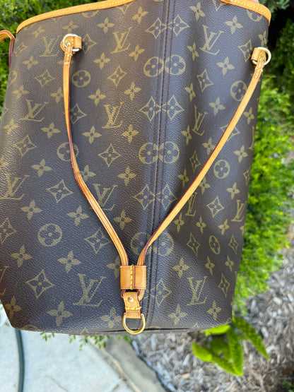 Louis Vuitton Neverfull GM in Monogram Canvas